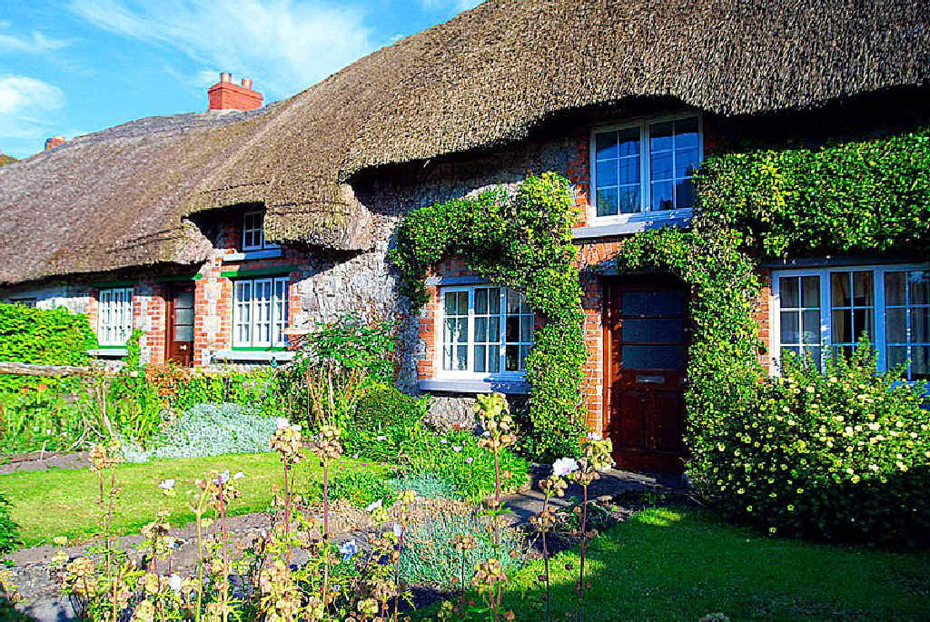 Thatched Cottage in Adare Village. Thatched Cottage in Adare Village.